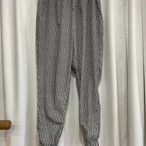 Dee Elle Women’s Size Small Harem Pants Size Small Black White Pattern GUC